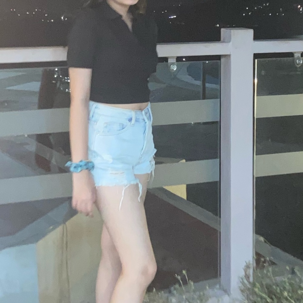 Black crop top - Picture 2 of 3